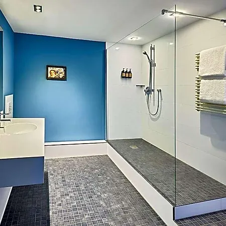 The Deutz, A Tribute Portfolio 4* Colonia